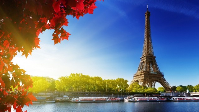 Eiffel-Tower-Paris-640x360